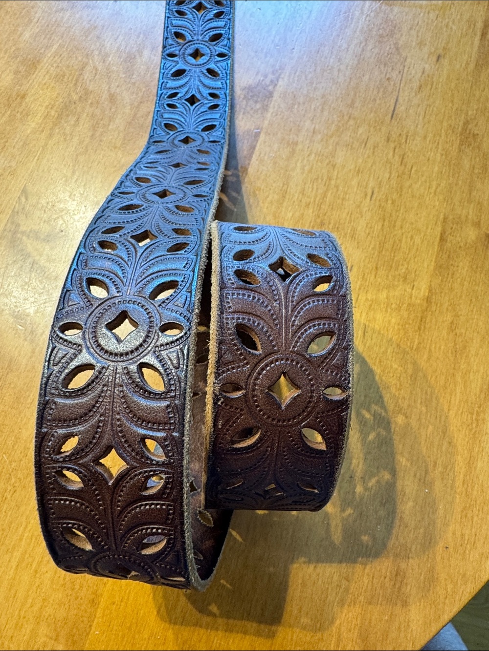 Fossil Brown Leather Belt with Oval Silver Buckle and Embossed Cutouts - Picture 4 of 7